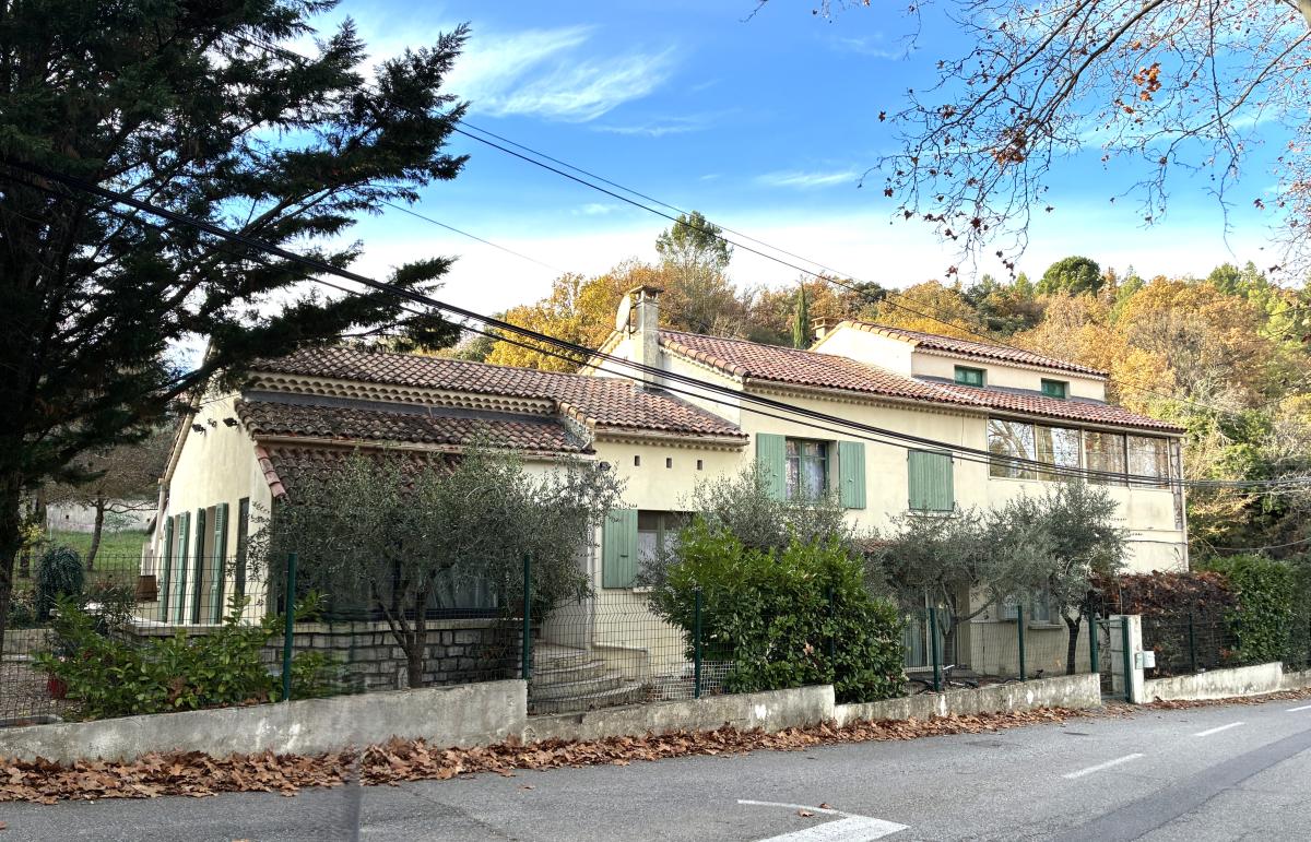 Maison 364 m² · à La Verdière · 364 m² · 380 000 €