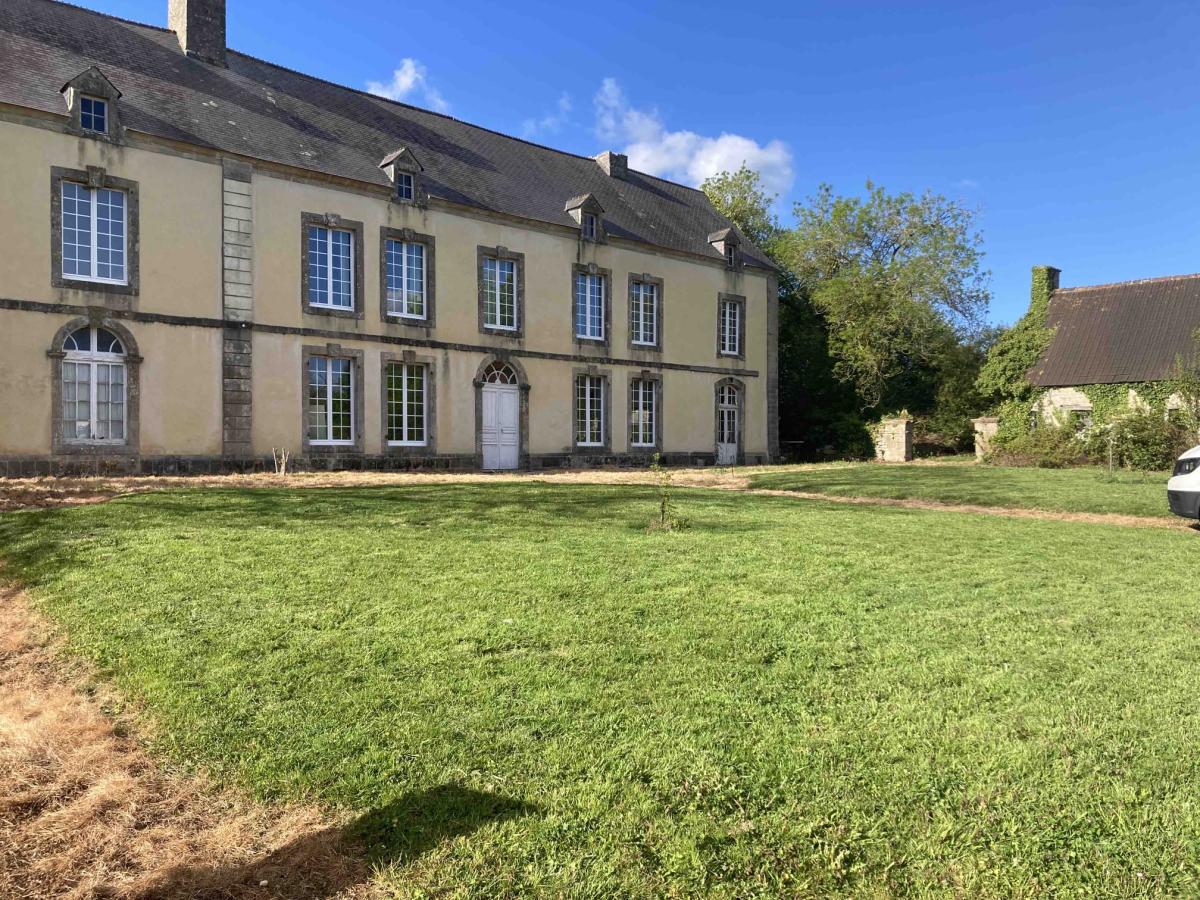Maison 610 m² · à Sainte-Mère-Église · 610 m² · 411 140 €