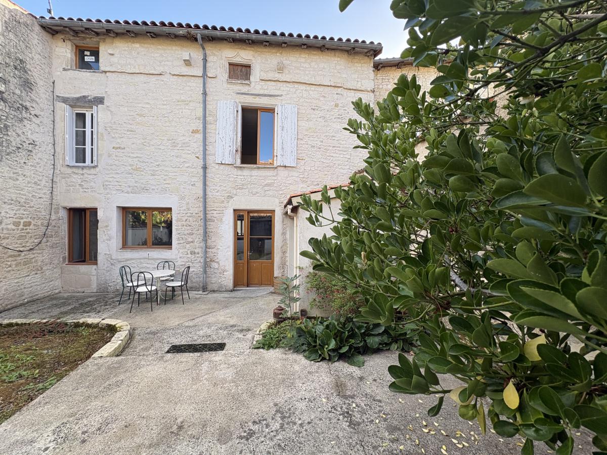 Maison 5 pièces 148 m² · à Chizé · 147,6 m² · 168 000 €