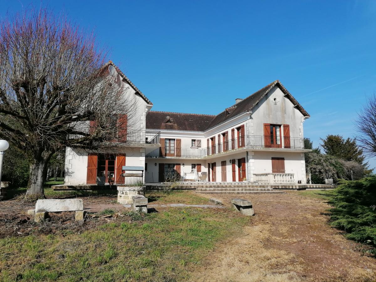 Maison 11 pièces 363 m² · à Marcé-sur-Esves · 363 m² · 525 000 €