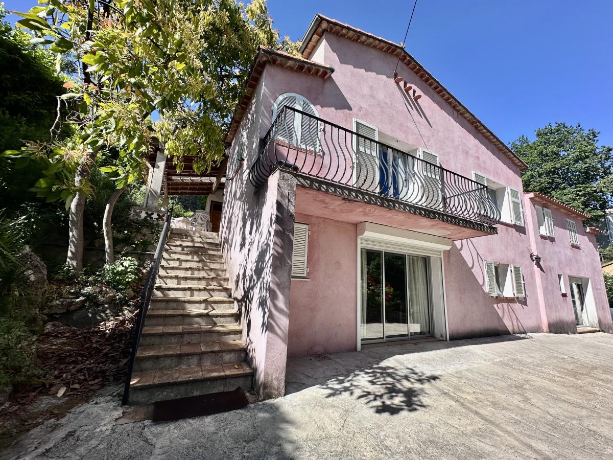 Maison 5 pièces 144 m² · à Châteauneuf-Grasse · 144 m² · 620 000 €