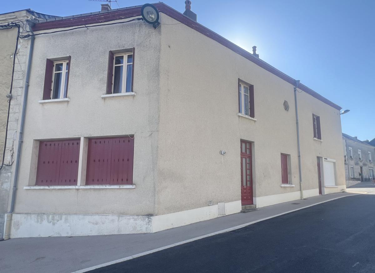 Maison 8 pièces 167 m² · à Vaiges · 167 m² · 125 300 €
