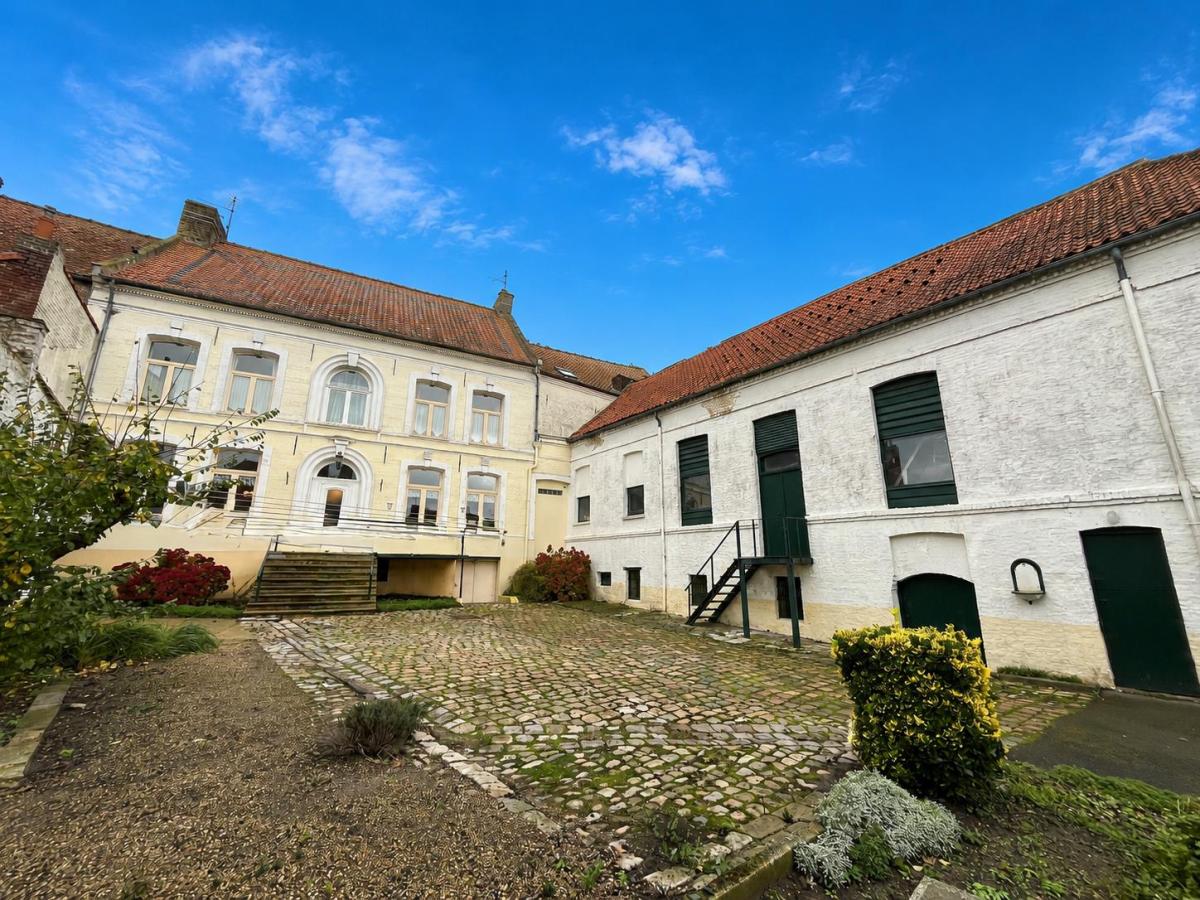 Maison 7 pièces 314 m² · à Watten · 313,8 m² · 425 600 €