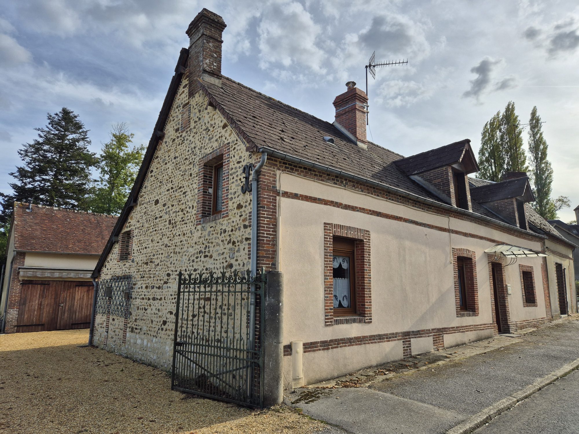 Maison 5 pièces 111 m² · à La Ferrière-au-Doyen · 110,7 m² · 146 645 €