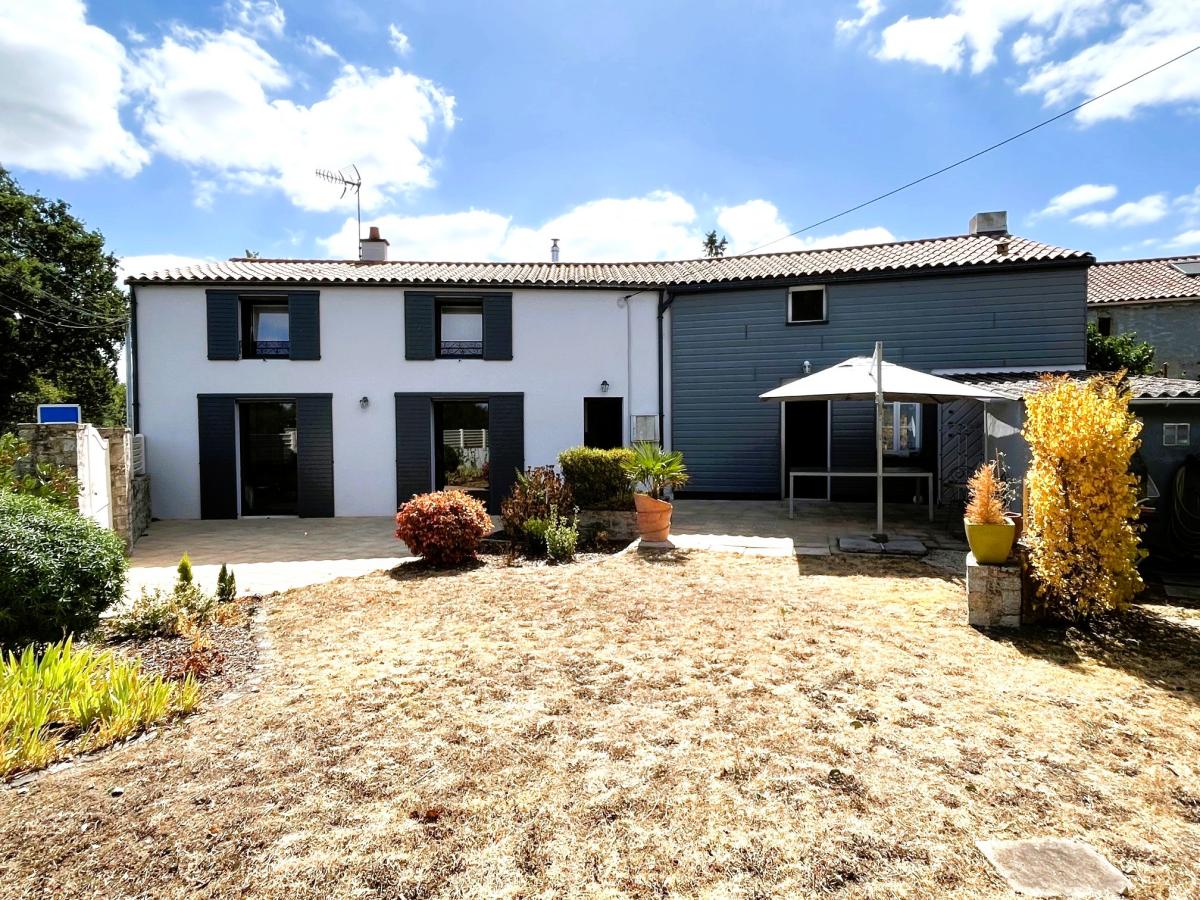 Maison 5 pièces 197 m² · à Saint-Fulgent · 197 m² · 303 680 €