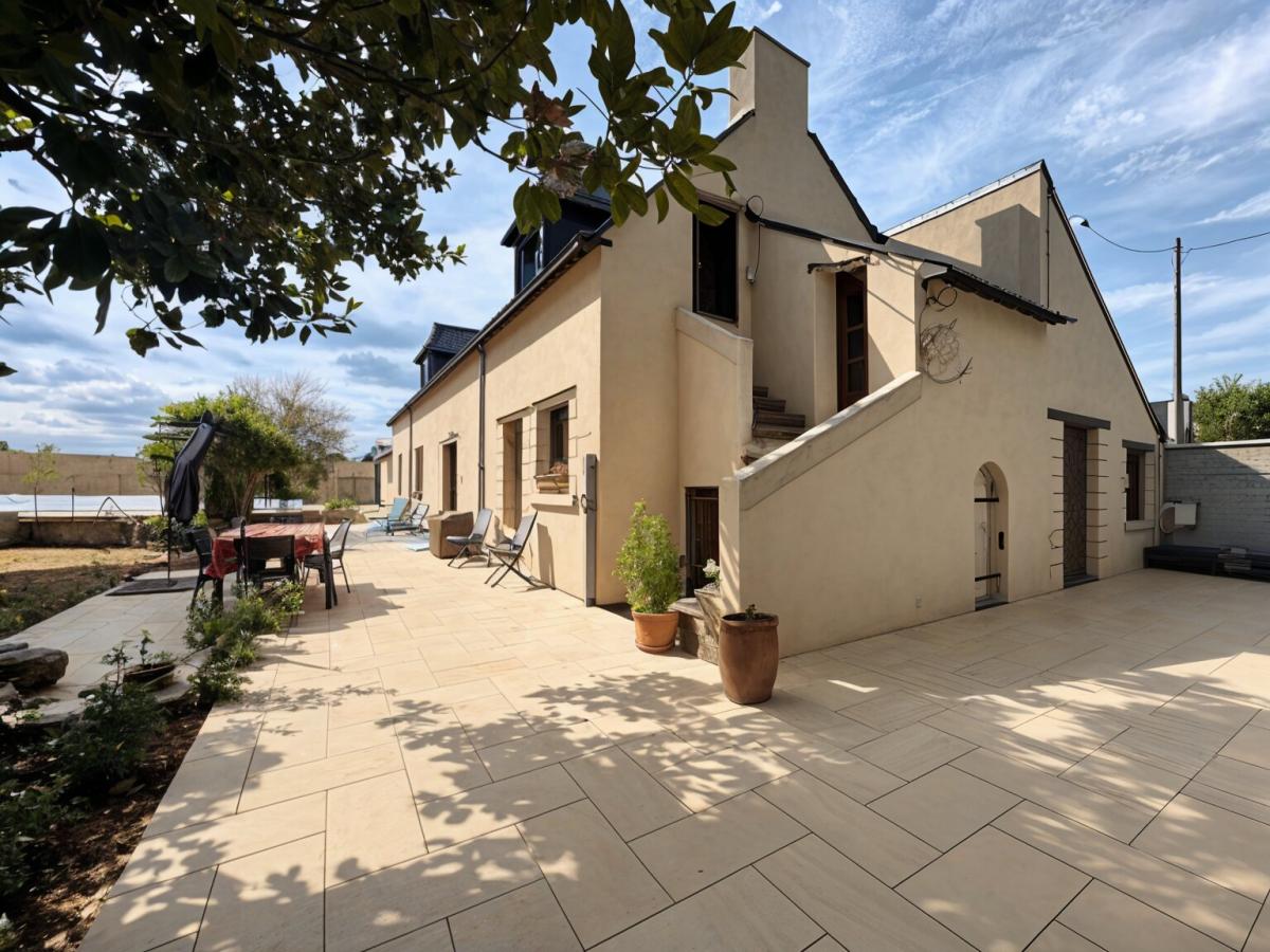 Maison 5 pièces 210 m² · à Saint-Saturnin-sur-Loire · 210 m² · 555 000 €