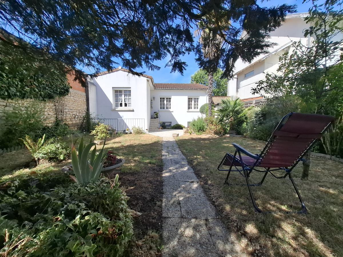 Maison 8 pièces 147 m² · à Saintes · 147 m² · 374 000 €