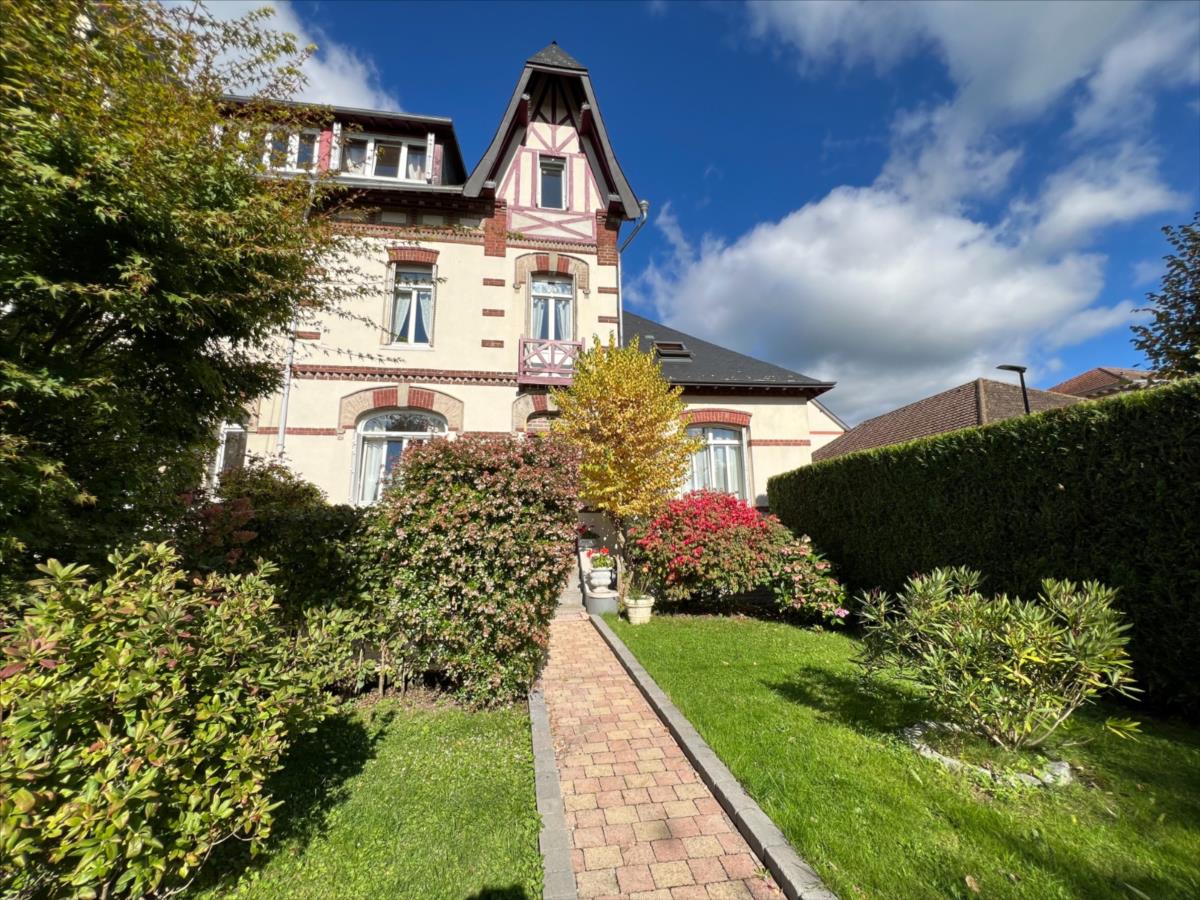 Maison 8 pièces 180 m² · à Barentin · 180 m² · 313 000 €