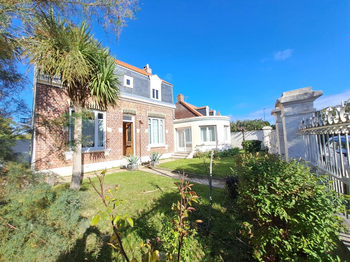 Maison 7 pièces 205 m² · aux Attaques · 205 m² · 374 460 €