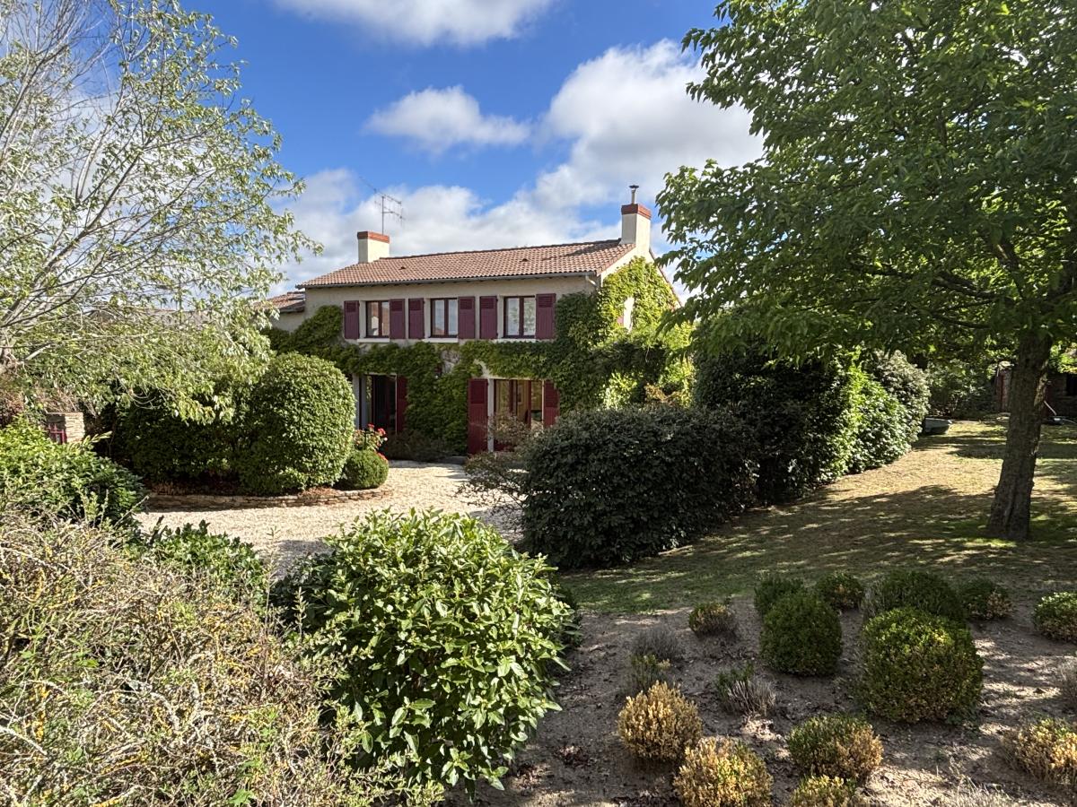 Maison 6 pièces 134 m² · à Le Mesnil-en-Vallée · 133,6 m² · 238 050 €