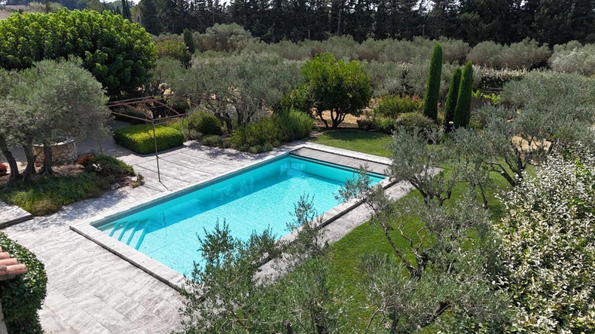 Maison 7 pièces 200 m² · à Paradou · 200 m² · 980 000 €