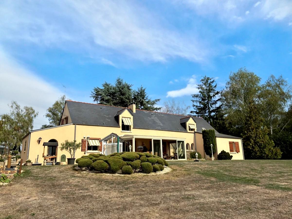 Maison 8 pièces 200 m² · à Longuenée-en-Anjou · 200 m² · 451 110 €