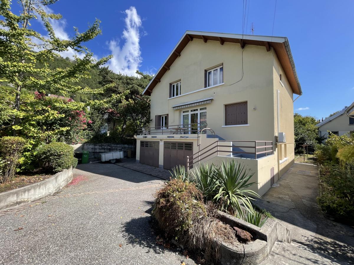 Maison 8 pièces 204 m² · à Corenc · 204 m² · 621 000 €