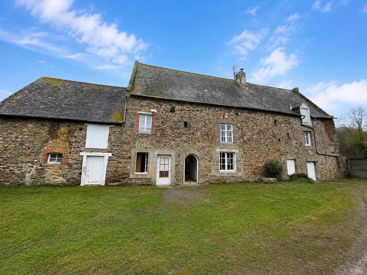 Maison 8 pièces 73 m² · à Saint-Père-Marc-en-Poulet · 72,7 m² · 344 850 €