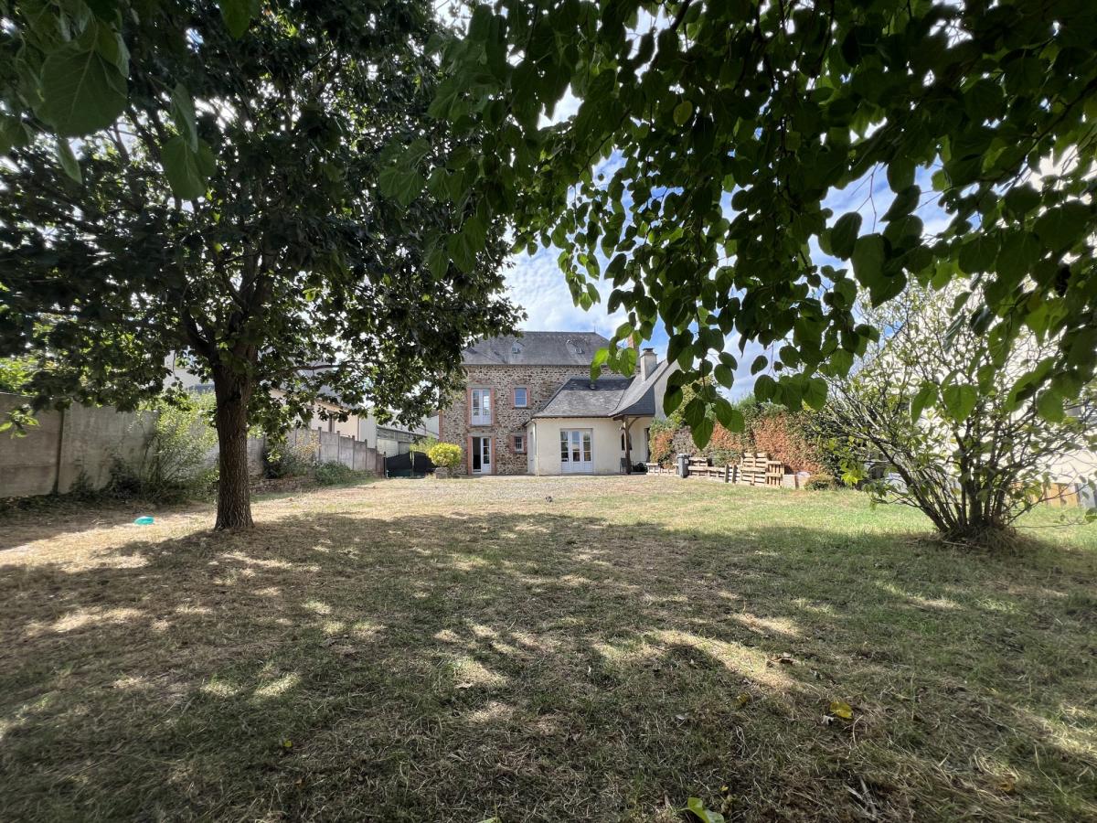 Maison 5 pièces 150 m² · à Étrelles · 150 m² · 260 200 €
