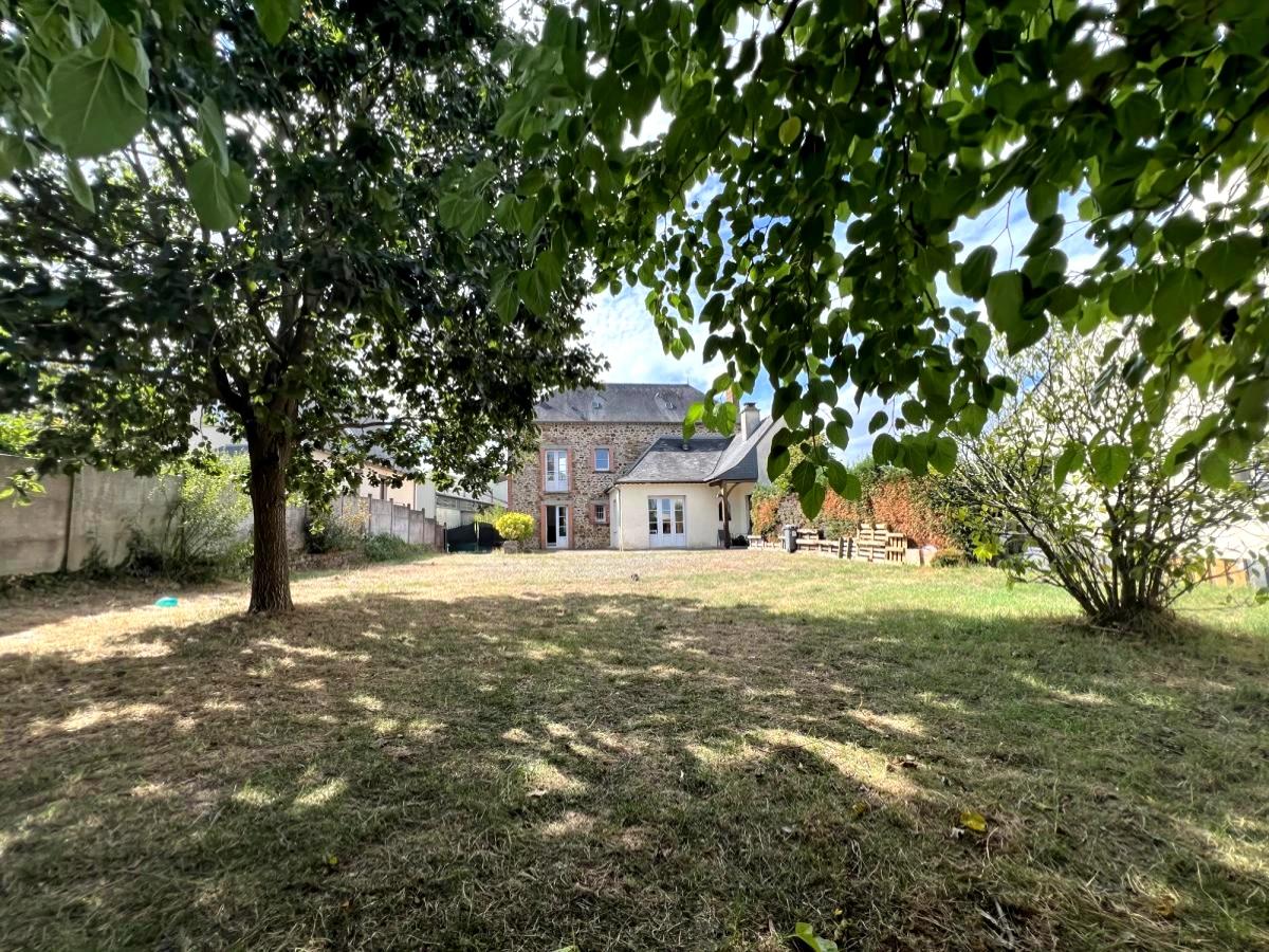 Maison 5 pièces 150 m² · à Étrelles · 150 m² · 260 200 €