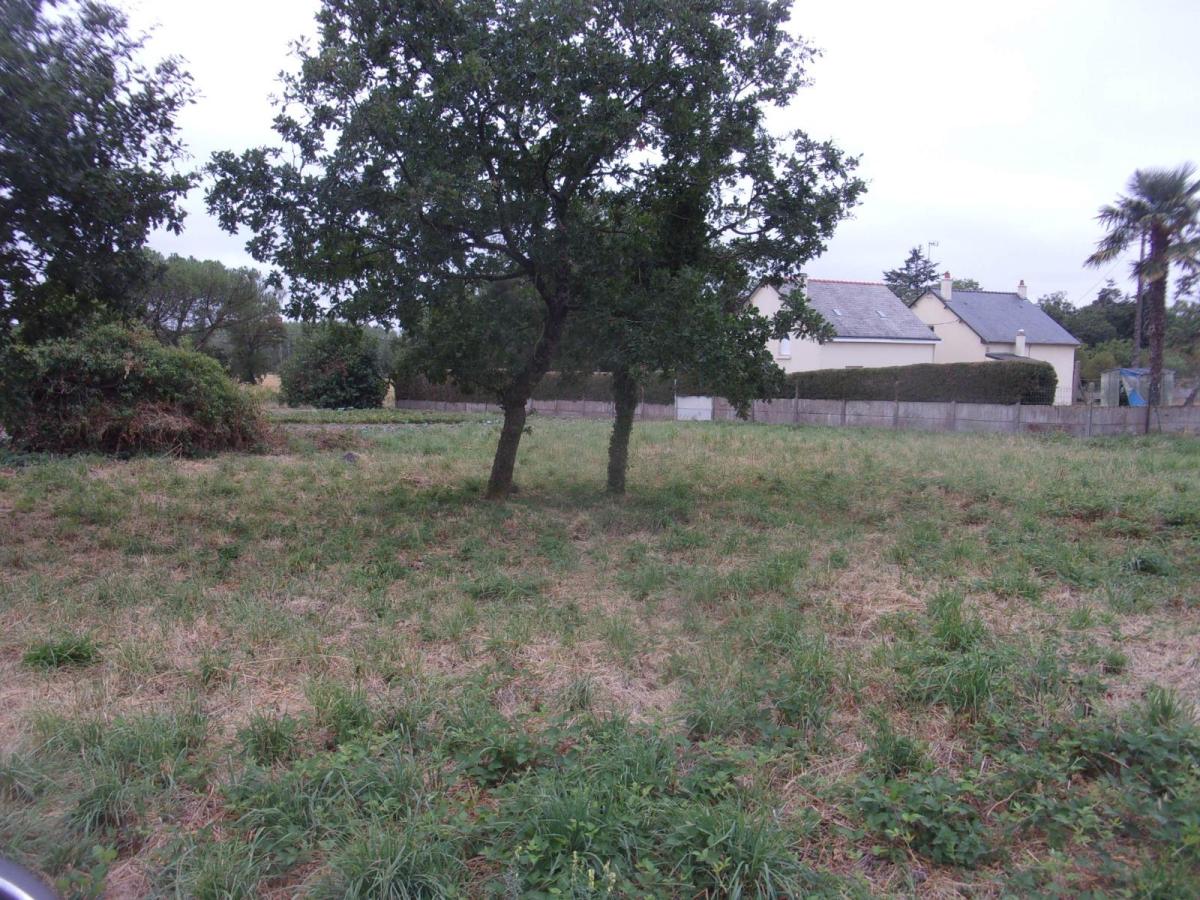Terrain 716 m² · à Monteneuf · 15 712 €
