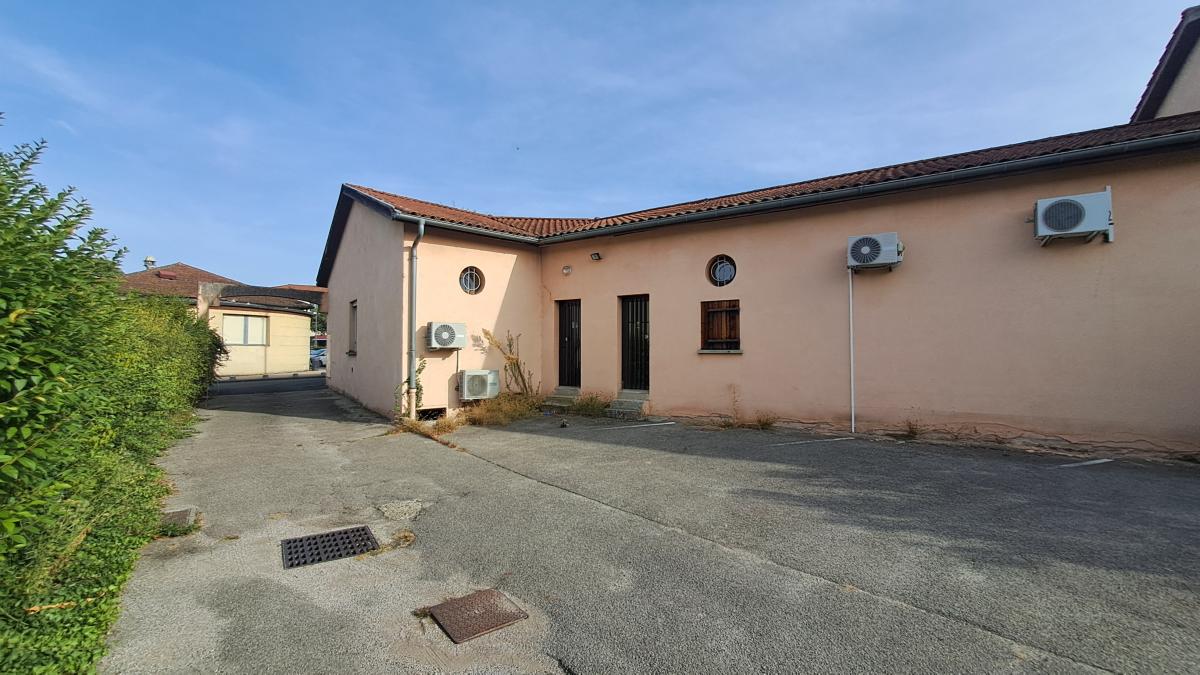 Parking 238 m² · à Anse · 238 m² · 312 000 €