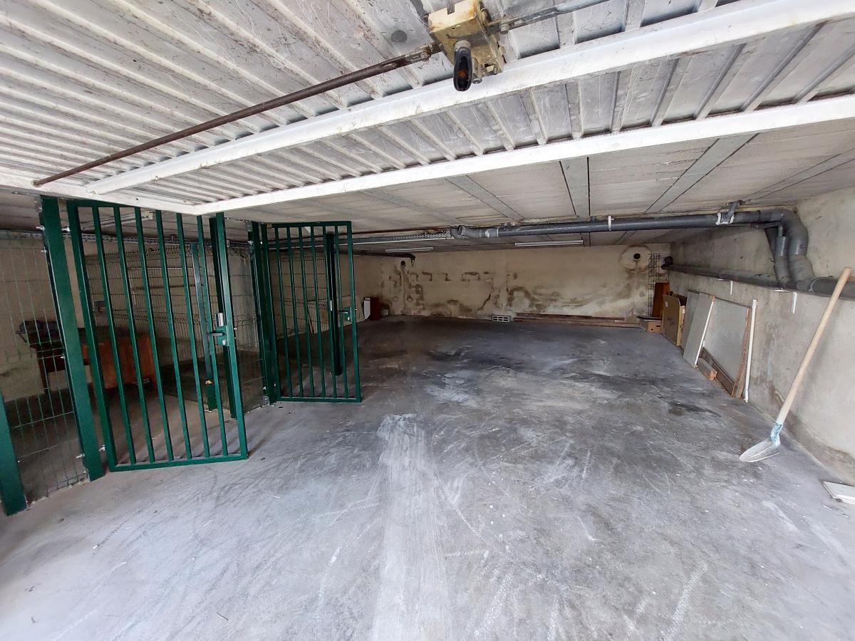 Parking 80 m² · à Romilly-sur-Seine · 80 m² · 23 240 €