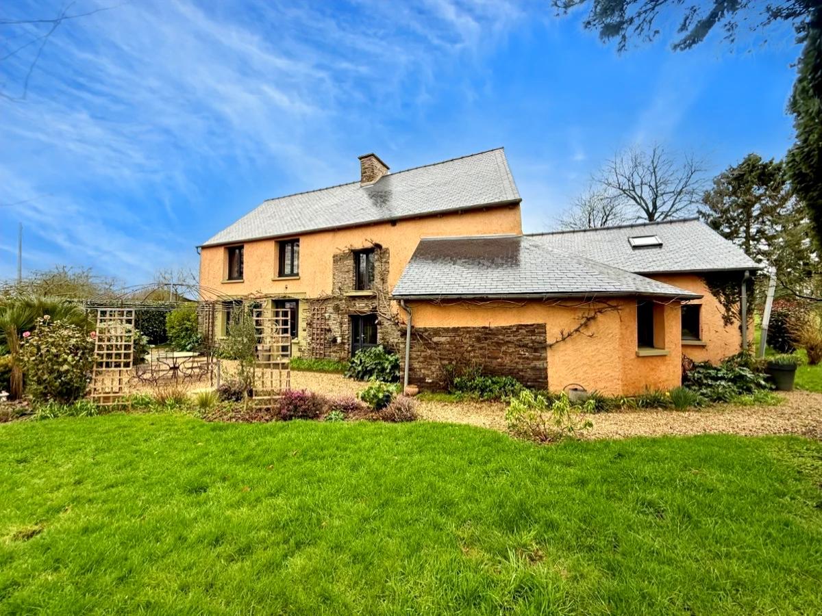 Maison 11 pièces 162 m² · à Pleugueneuc · 162 m² · 429 000 €