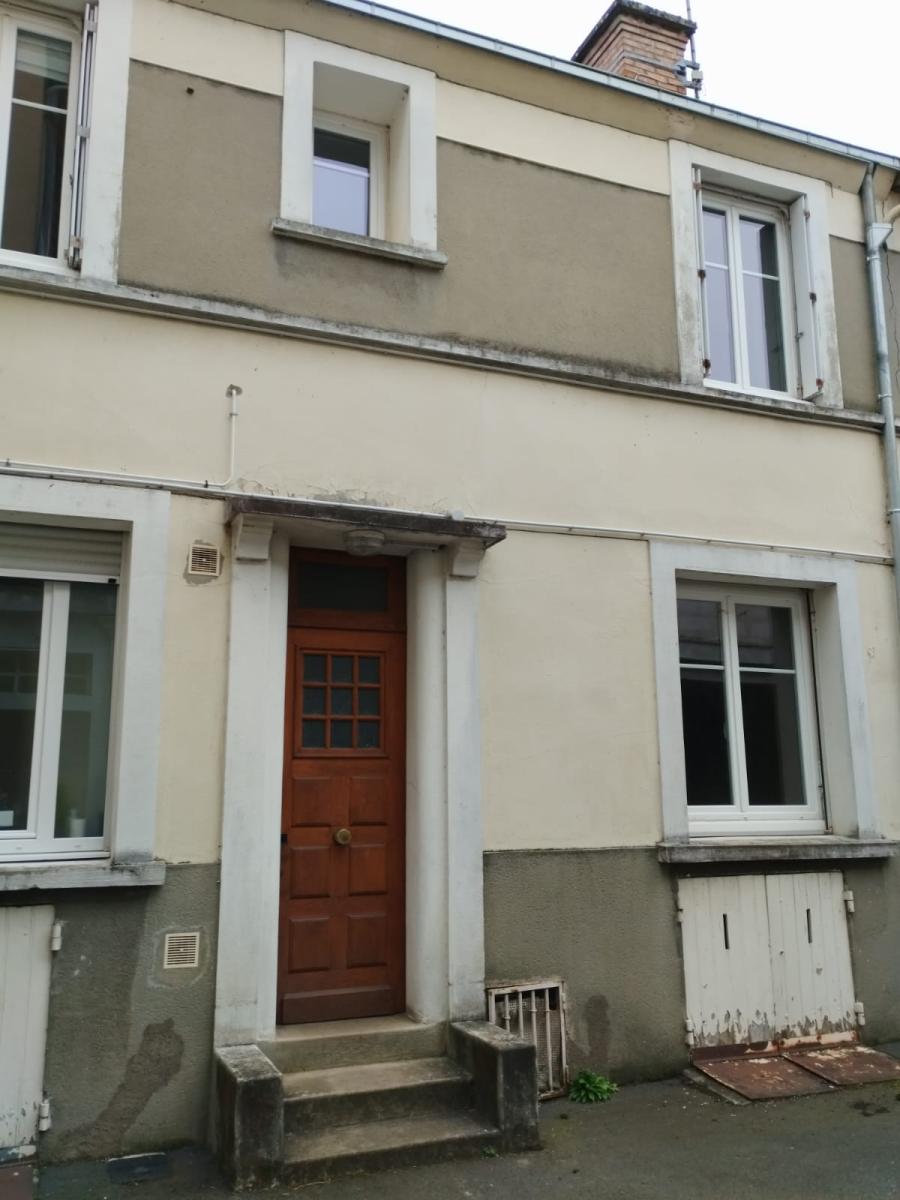 Maison 7 pièces 330 m² · à La Ferté-Bernard · 330 m² · 332 800 €