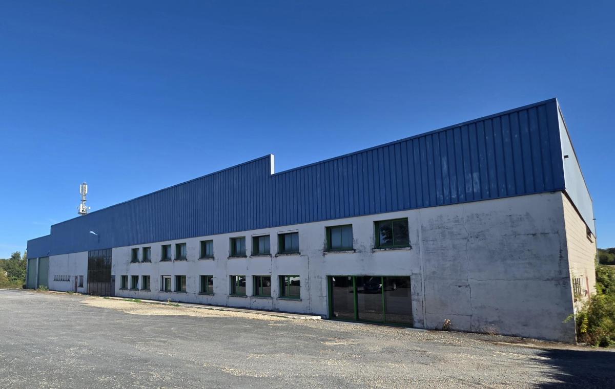 Maison 1670 m² · à Bourges · 1 670 m² · 880 600 €