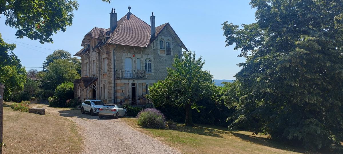 Maison 355 m² · à Saint-Vit · 355 m² · 620 000 €