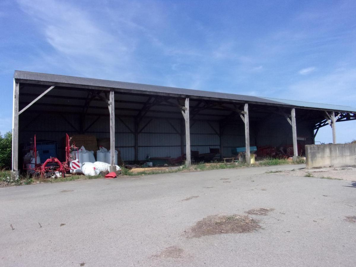 Terrain 193874 m² · à Tréal · 350 888 €