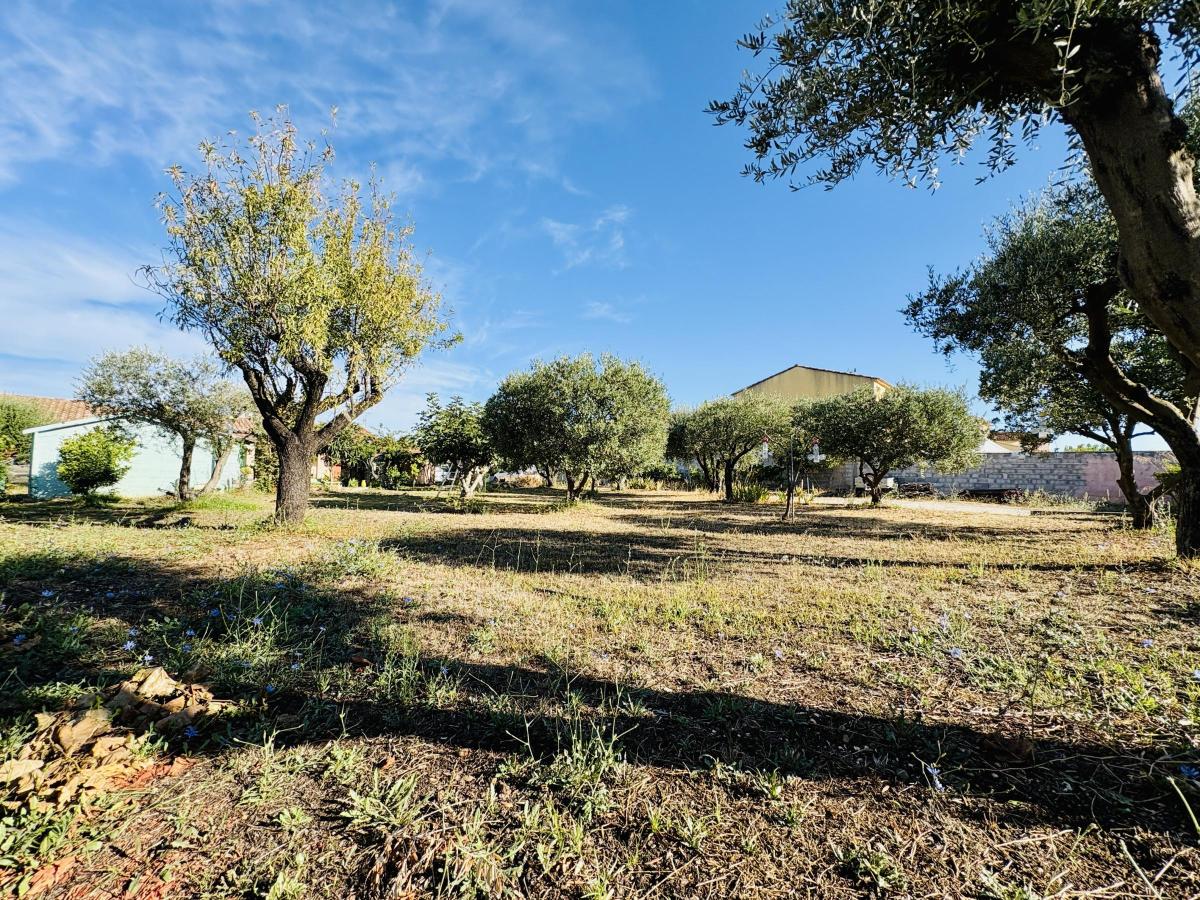 Terrain 438 m² · à La Crau · 240 000 €