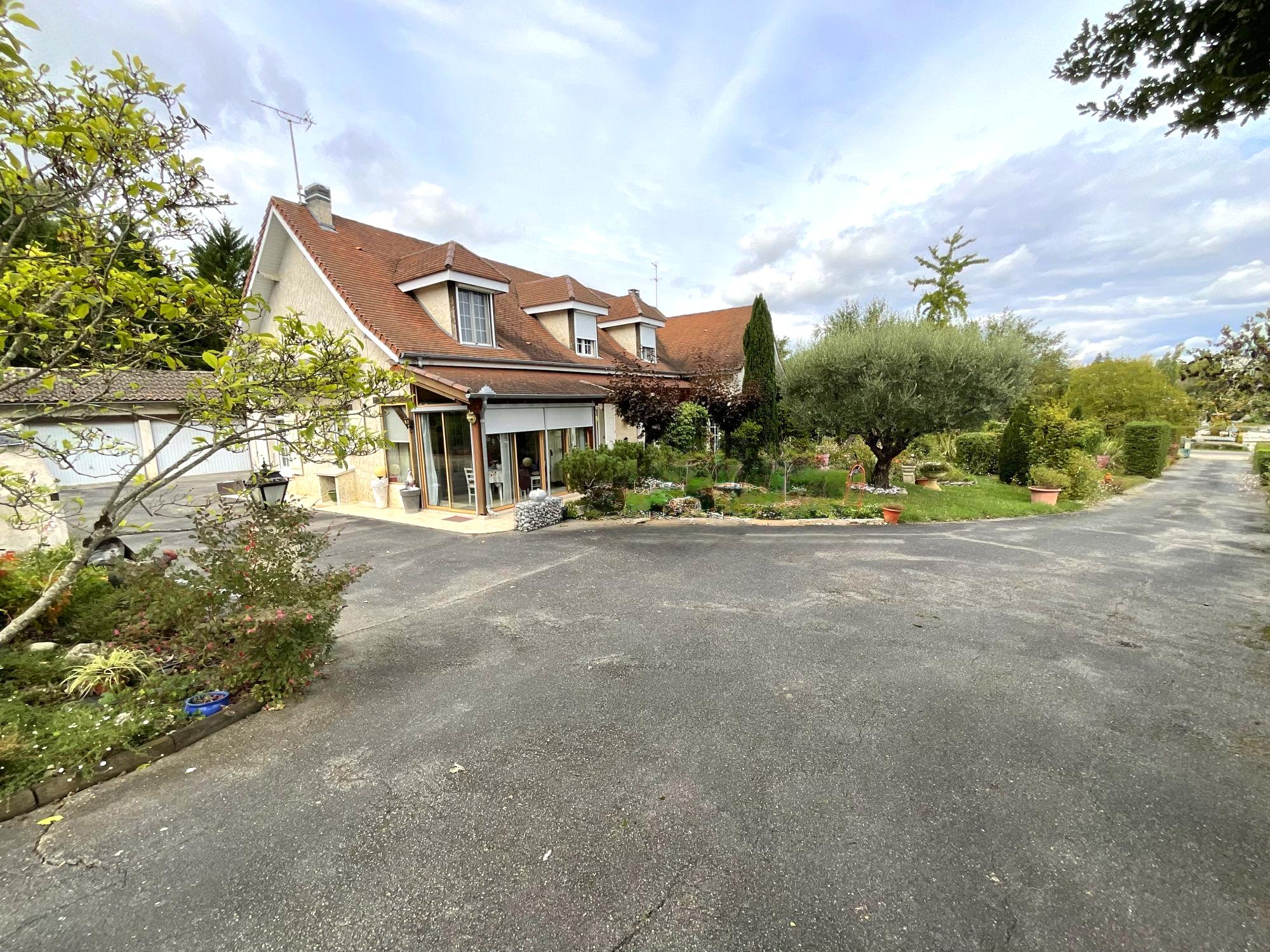 Maison 9 pièces 172 m² · à Beaumont-de-Lomagne · 172 m² · 299 000 €