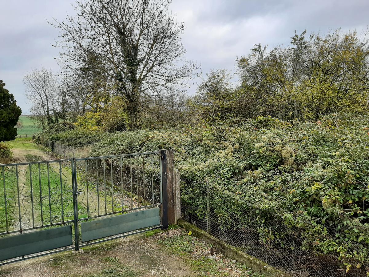 Terrain 1565 m² · à Sepmes · 33 000 €