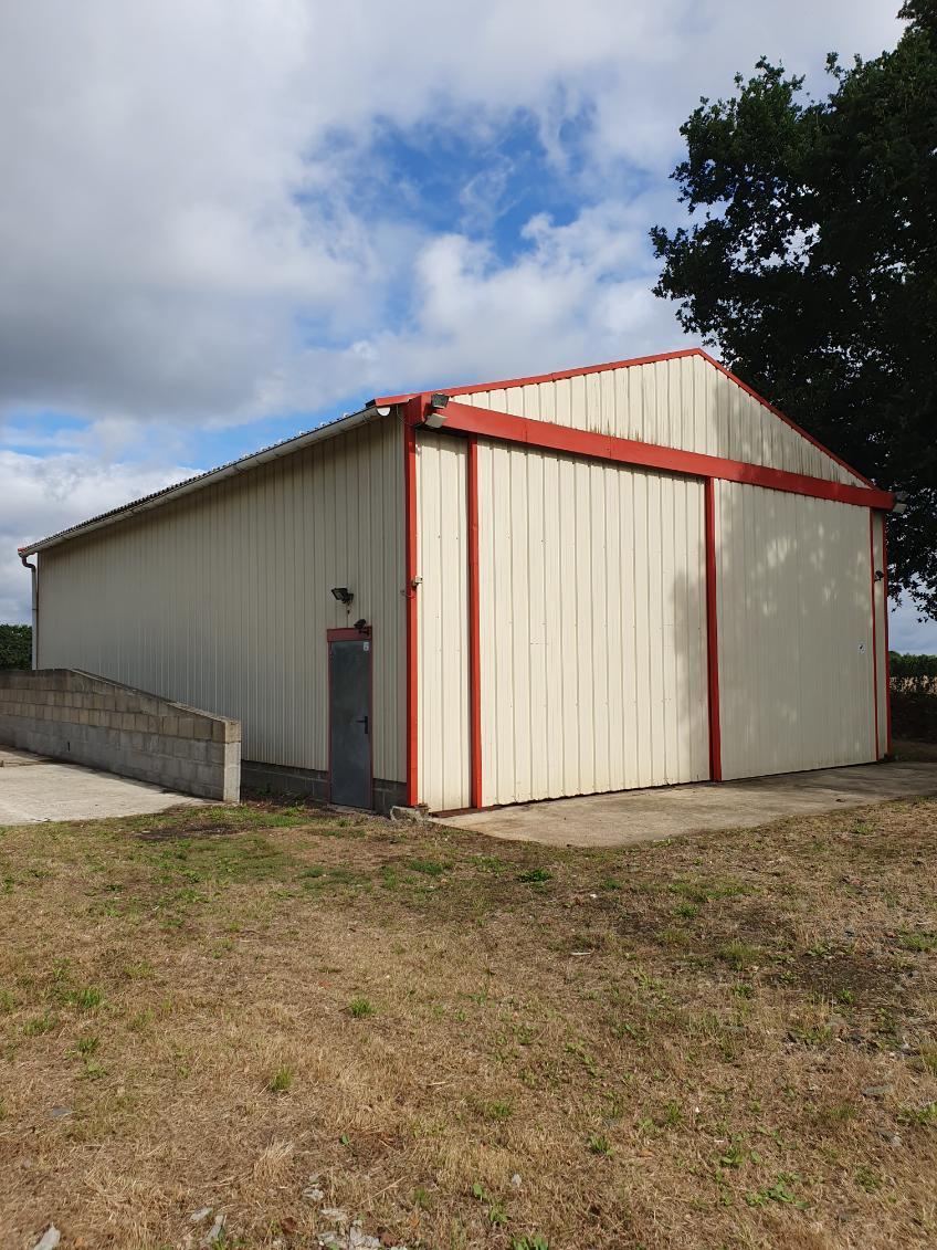 Parking 145 m² · à Tréguidel · 145 m² · 122 500 €