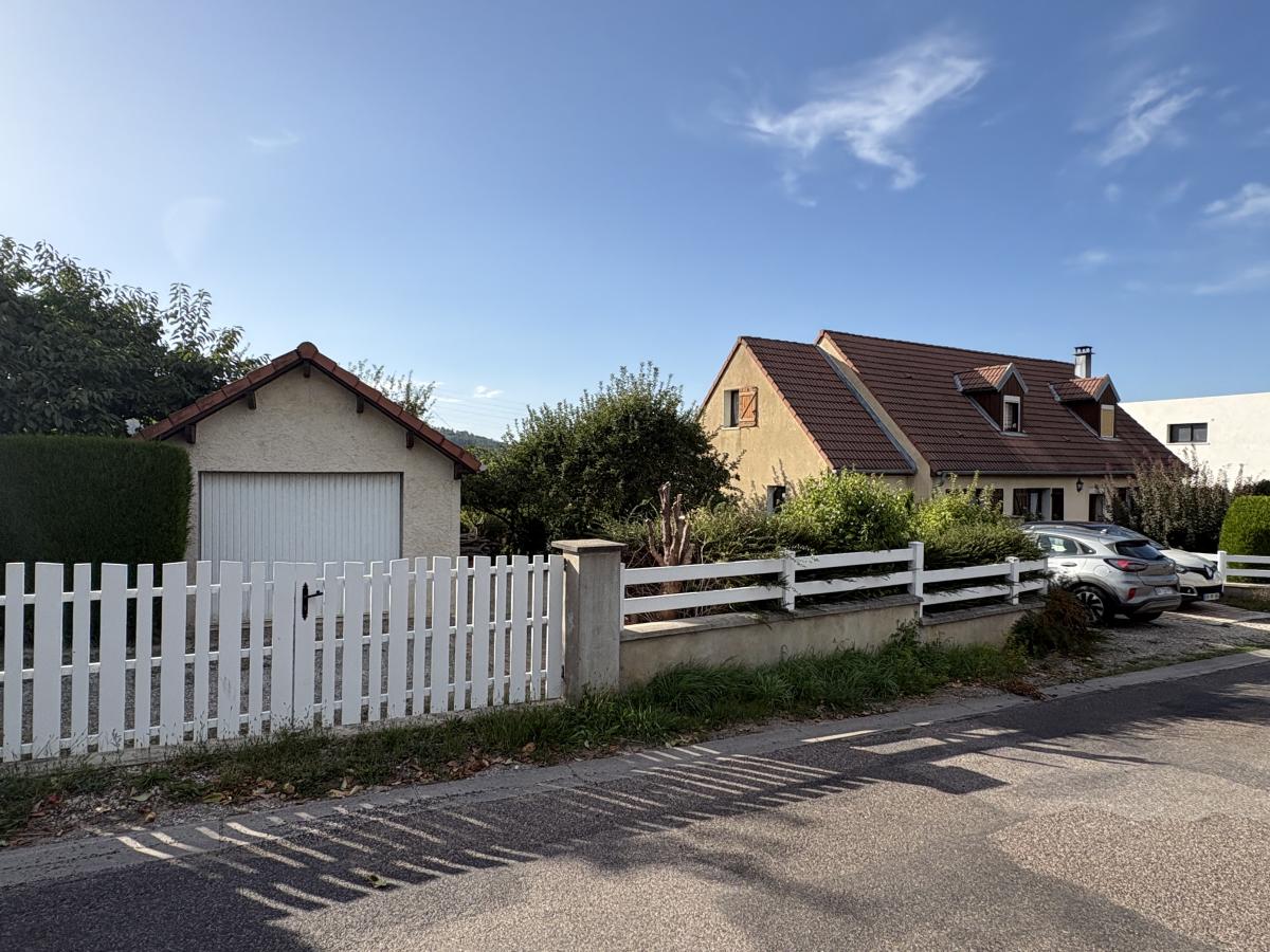 Maison 9 pièces 143 m² · à Échenoz-la-Méline · 143 m² · 185 000 €