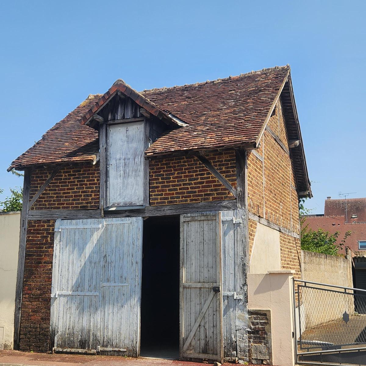 Parking 28 m² · à La Ferté-Bernard · 28 m² · 12 000 €