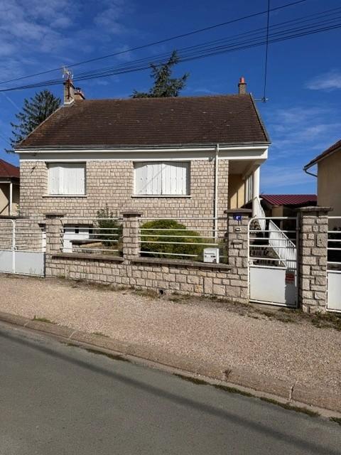 Maison 4 pièces 73 m² · à Puiseaux · 73 m² · 900 €/mois