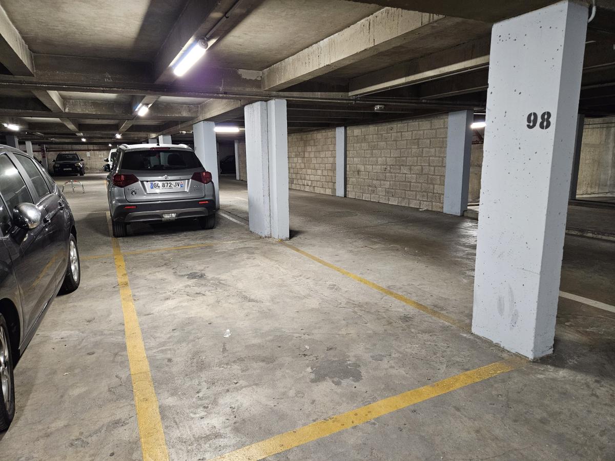 Parking 10 m² · à Paris 10e Arrondissement · 10 m² · 20 000 €