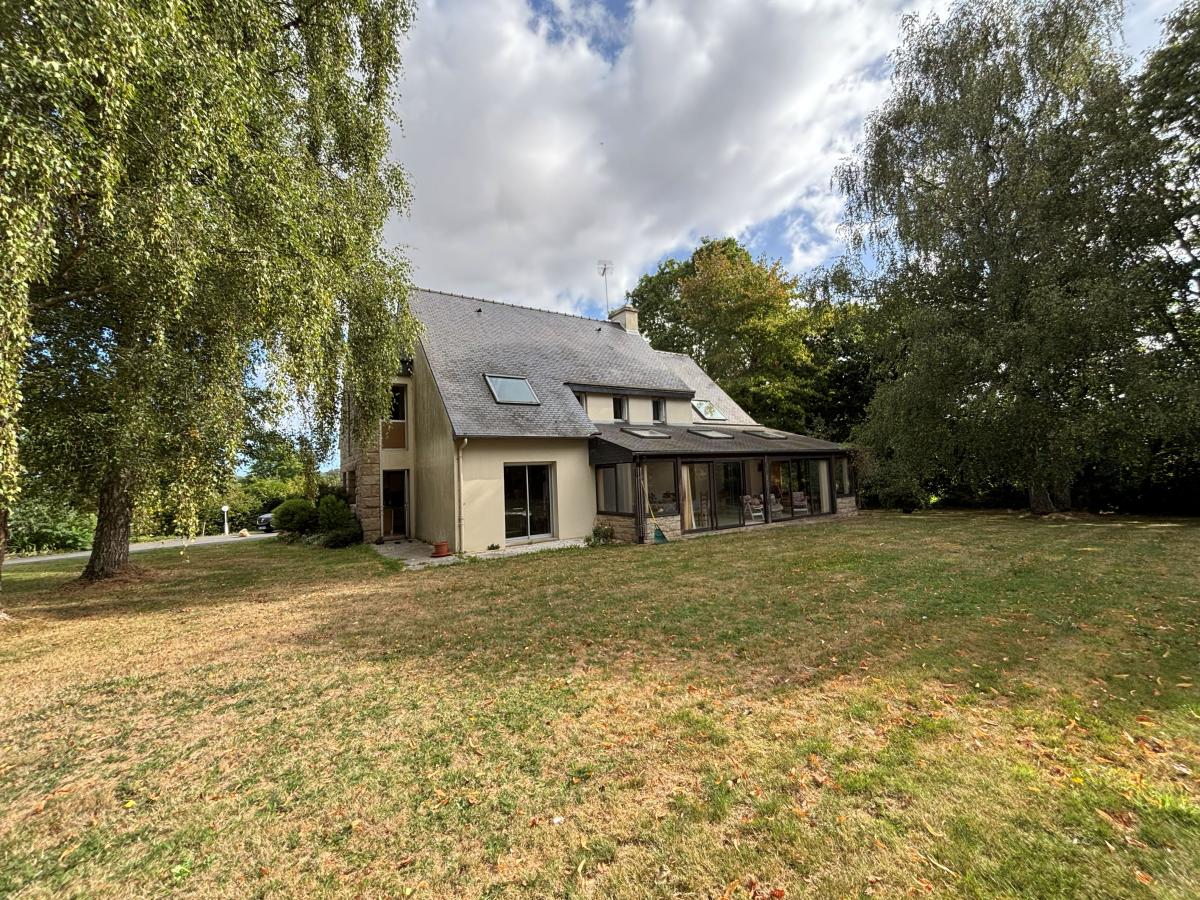 Maison 8 pièces 228 m² · à La Roche-Jaudy · 228 m² · 420 900 €