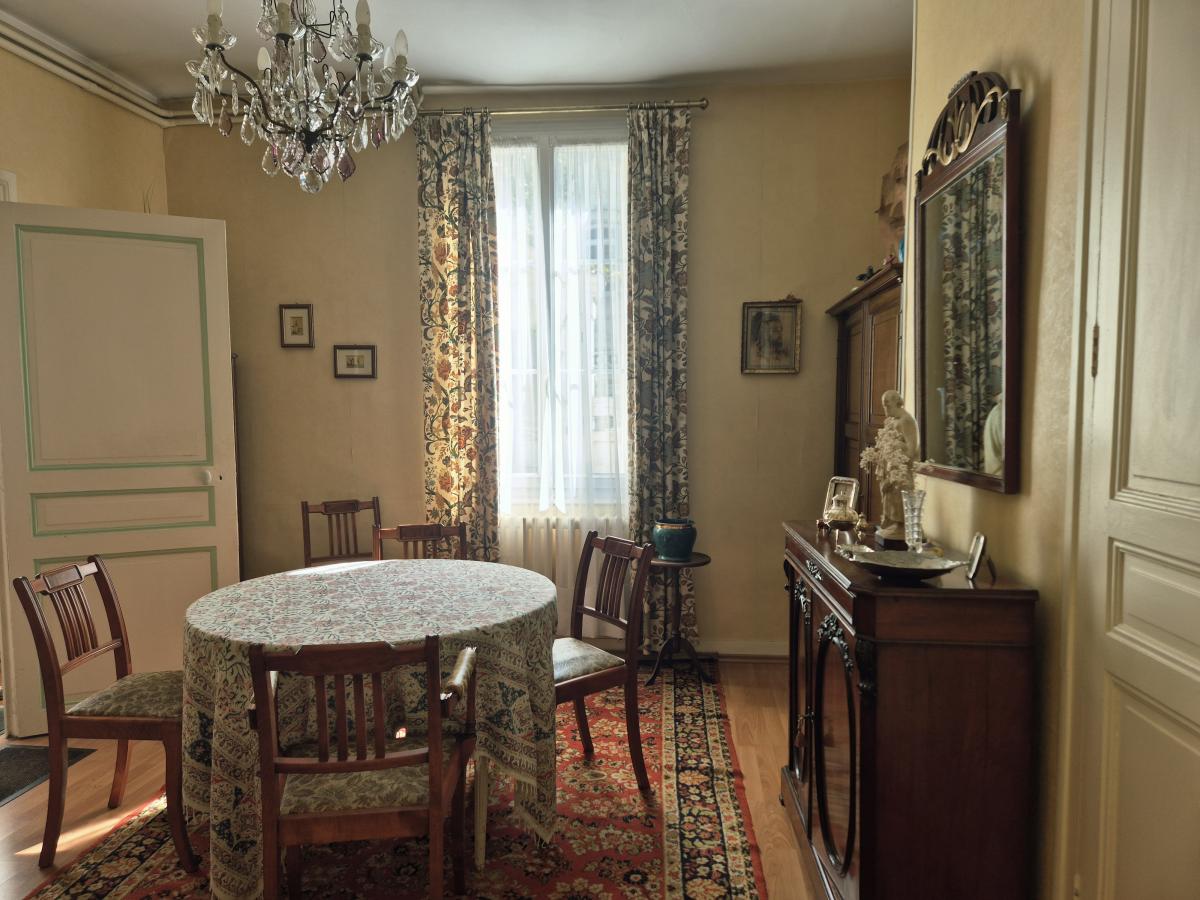 Maison 10 pièces 152 m² · à Tours · 152 m² · 483 345 €