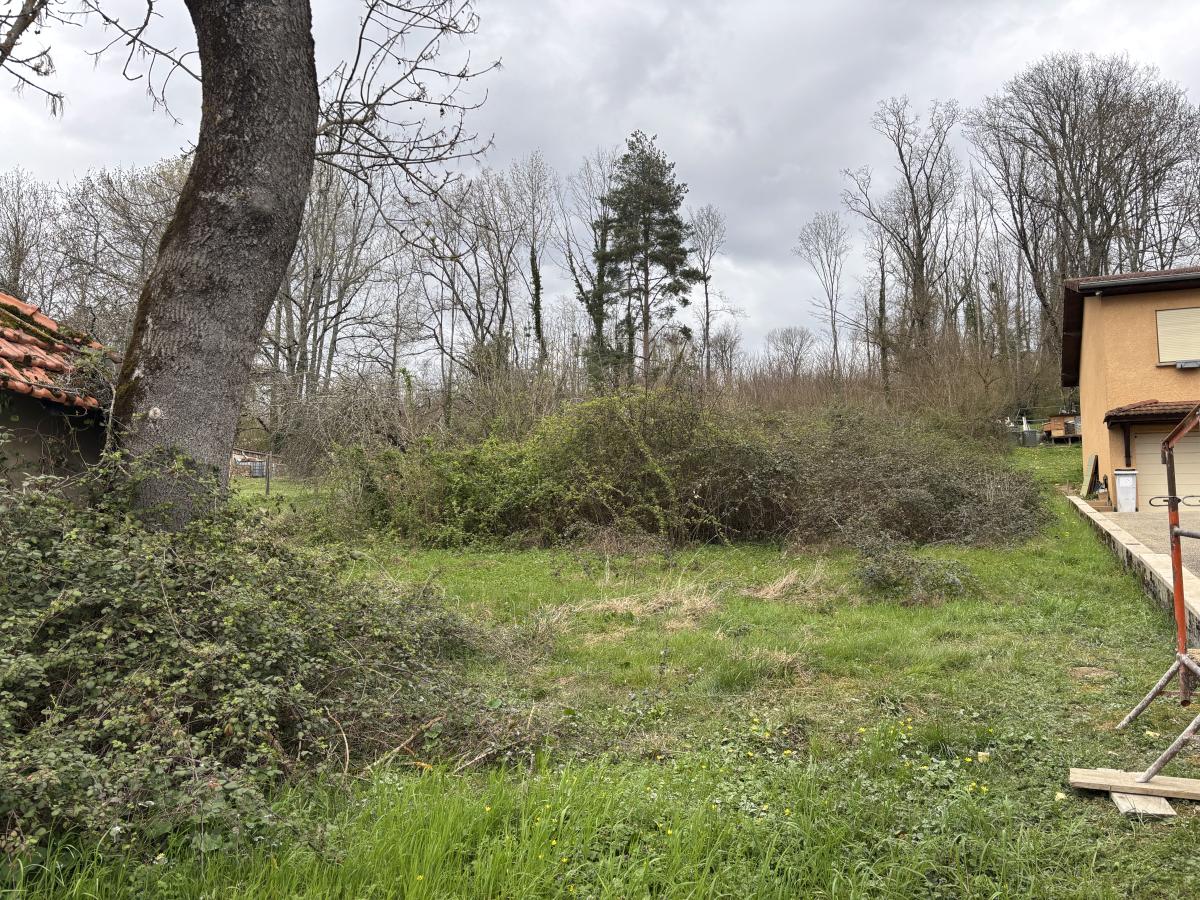 Terrain à bâtir · à Ambutrix · 89 000 €