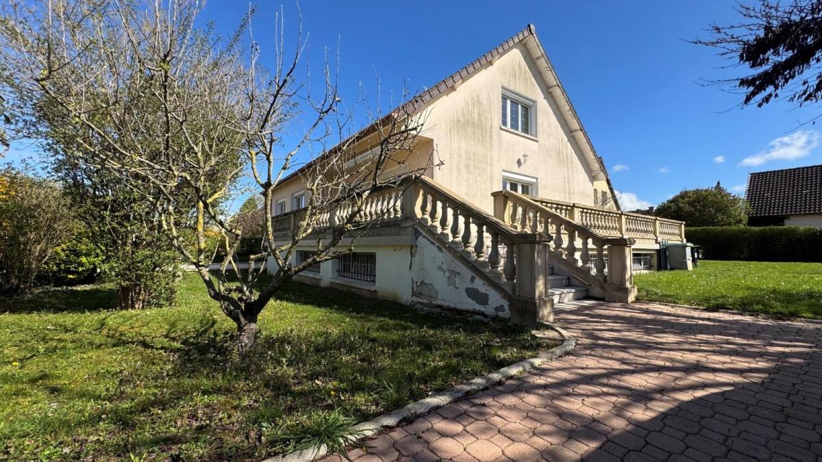 Maison 7 pièces 214 m² · à Blancs-Coteaux · 214 m² · 272 000 €