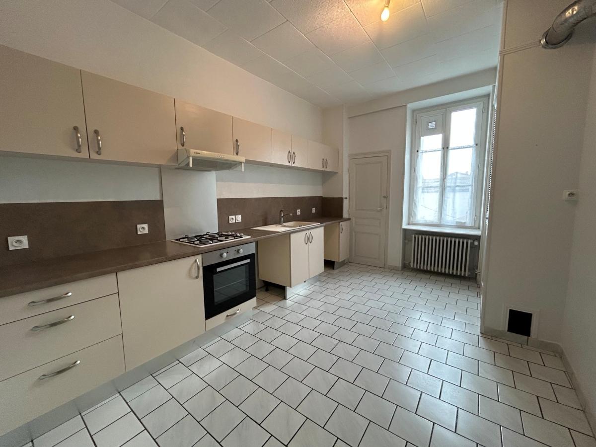 Appartement 4 pièces 94 m² · à Bourg-en-Bresse · 94 m² · 810 €/mois