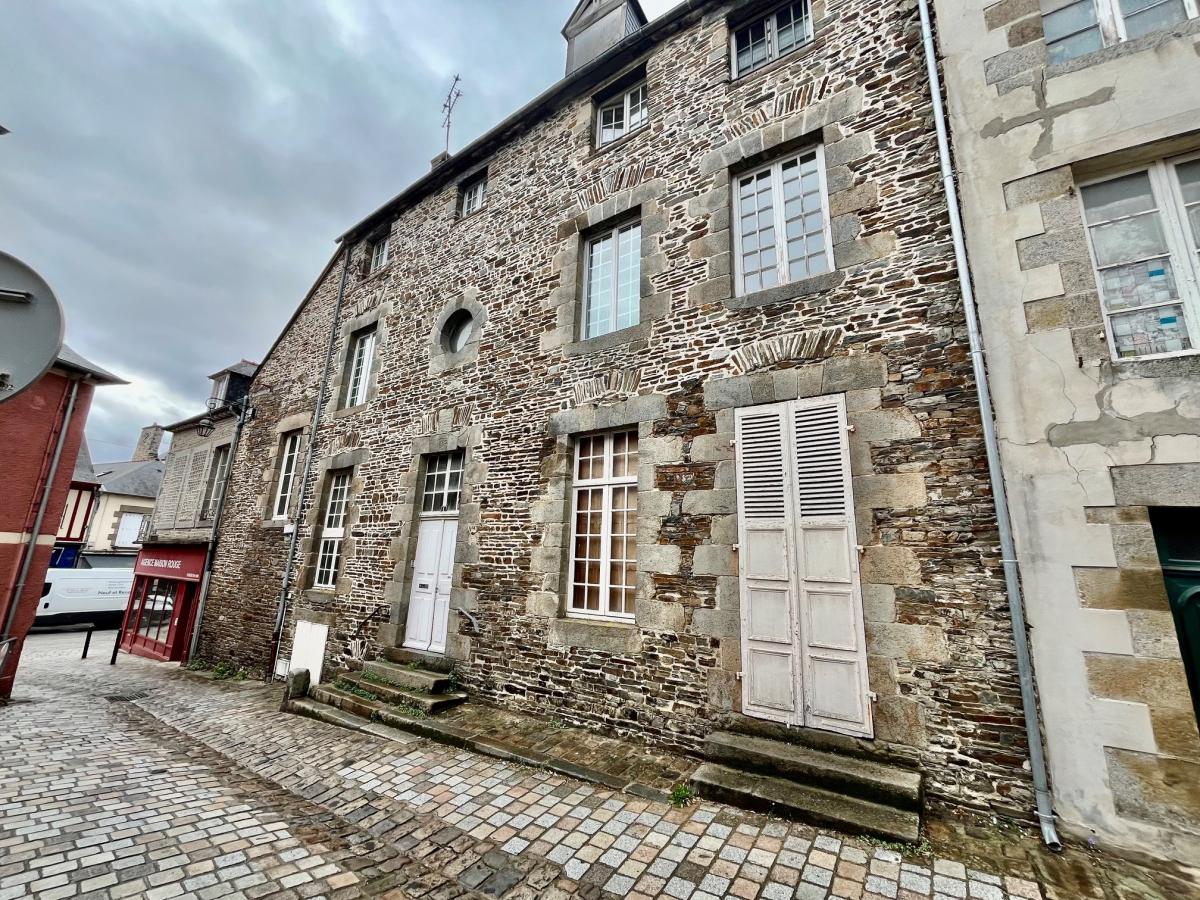 Immeuble 227 m² · à Dol-de-Bretagne · 226,6 m² · 220 680 €