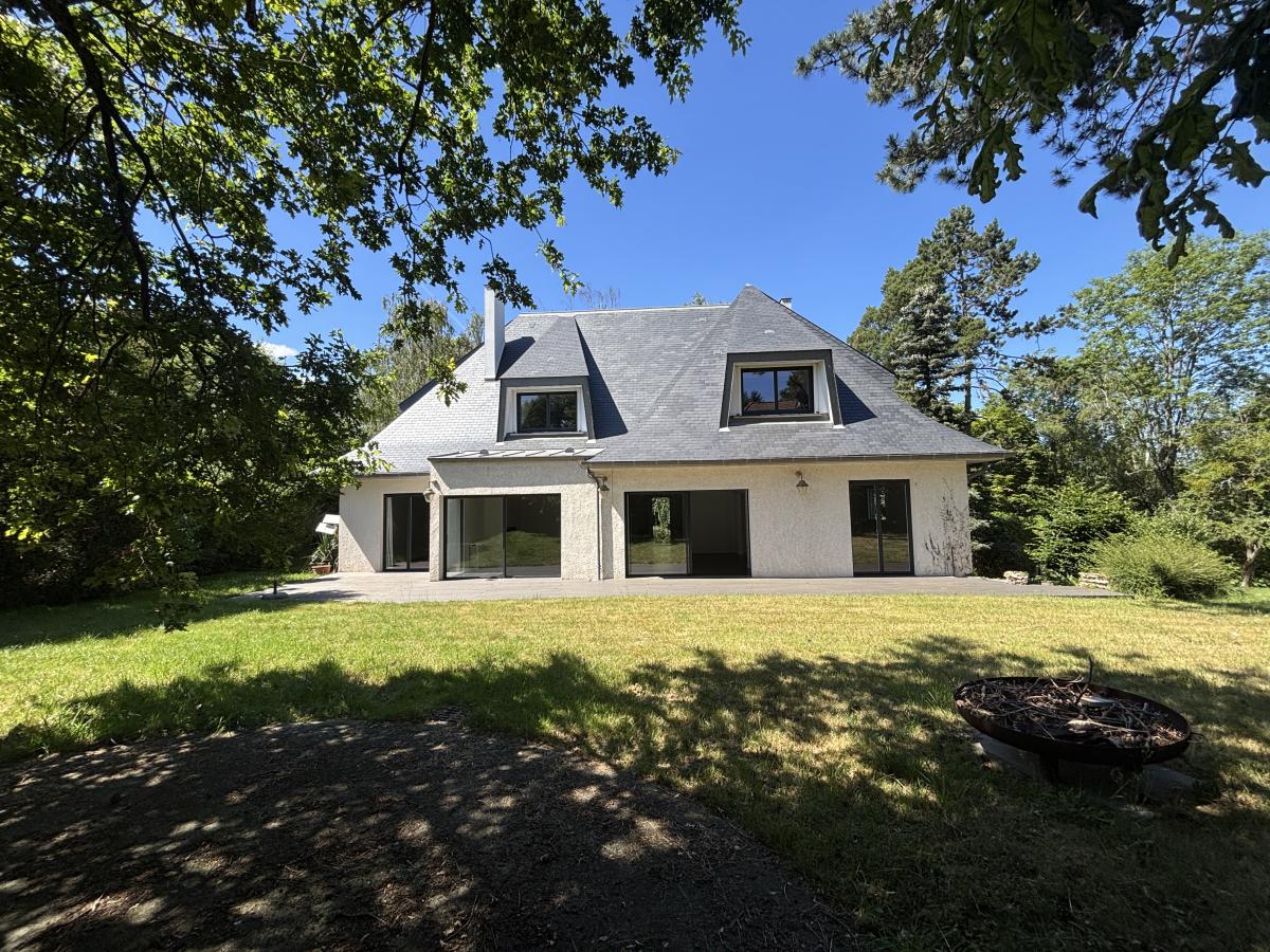 Maison 7 pièces 242 m² · à Saint-Germain-en-Laye · 242 m² · 1 580 000 €