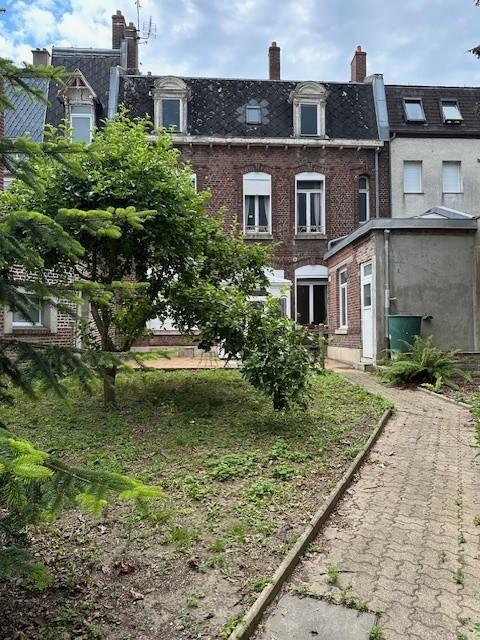 Maison 11 pièces 248 m² · à Cambrai · 248 m² · 262 000 €