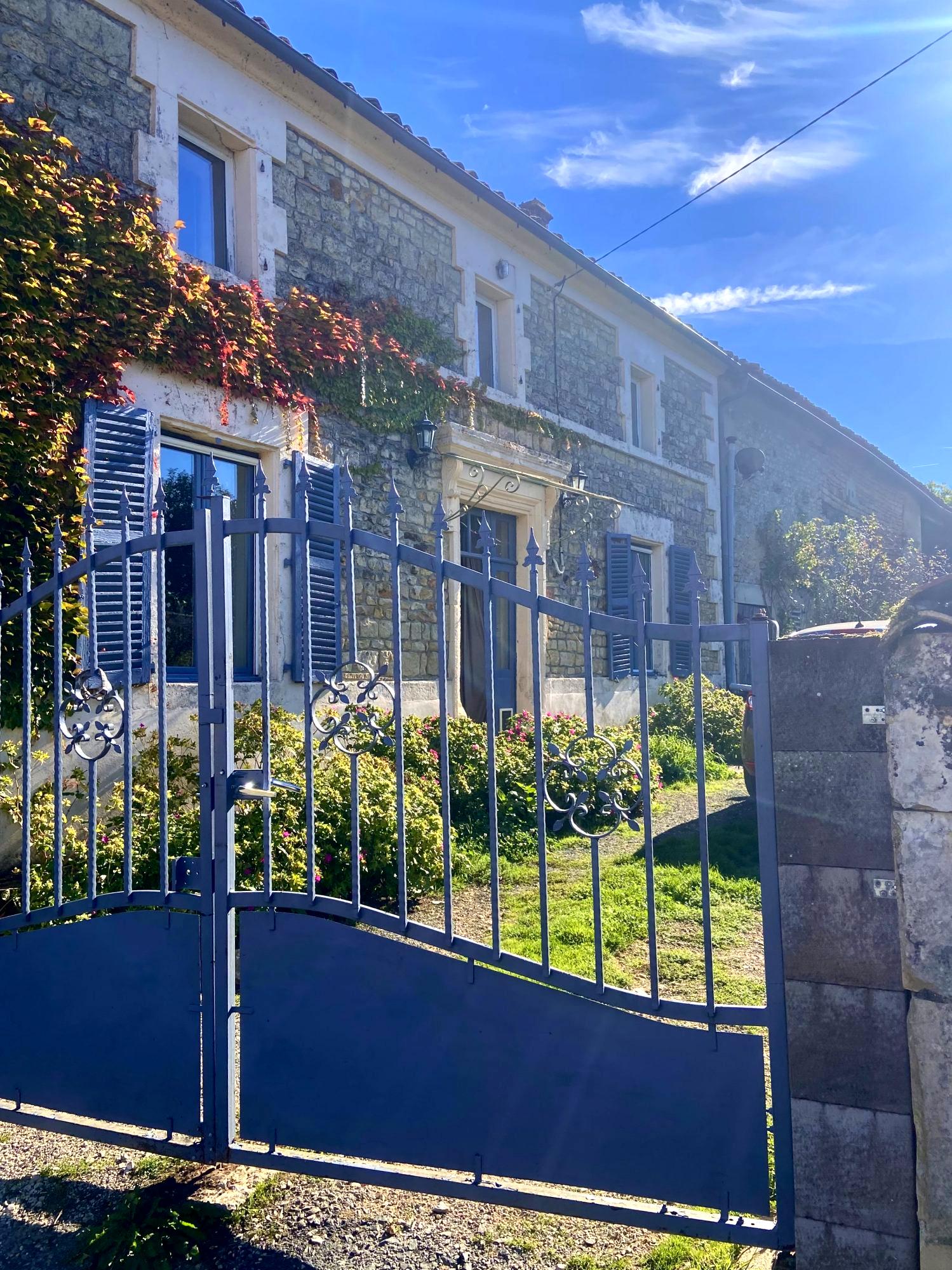 Maison 5 pièces 203 m² · à Lorigné · 203 m² · 148 000 €