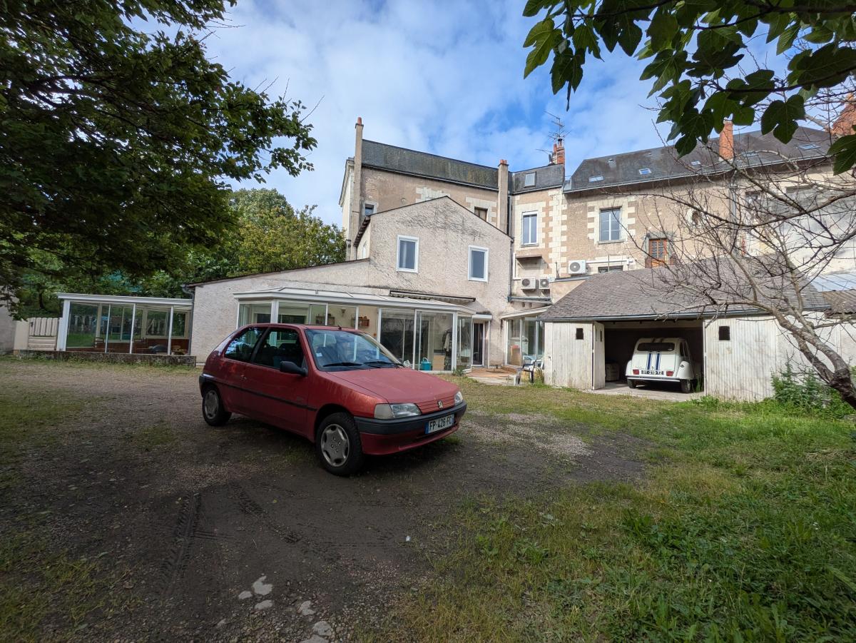 Maison 5 pièces 181 m² · à Tours · 181 m² · 250 000 €