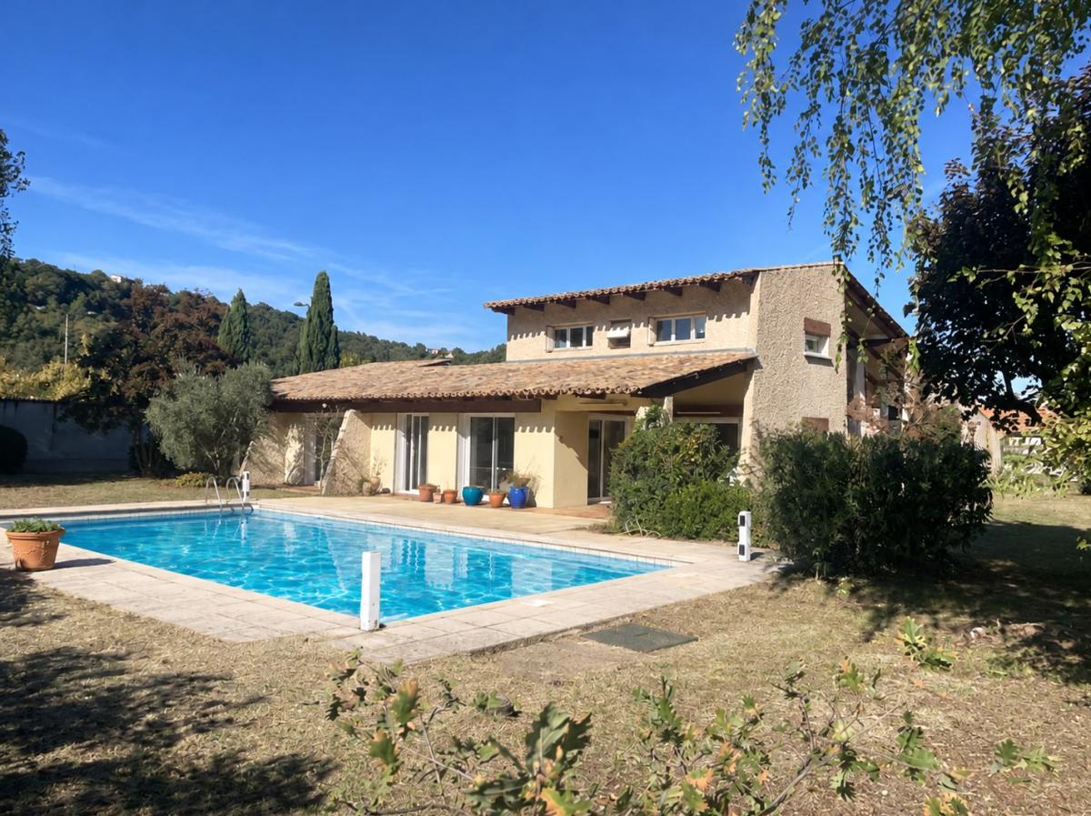 Maison 11 pièces 280 m² · à Charmes-sur-Rhône · 280,2 m² · 520 000 €