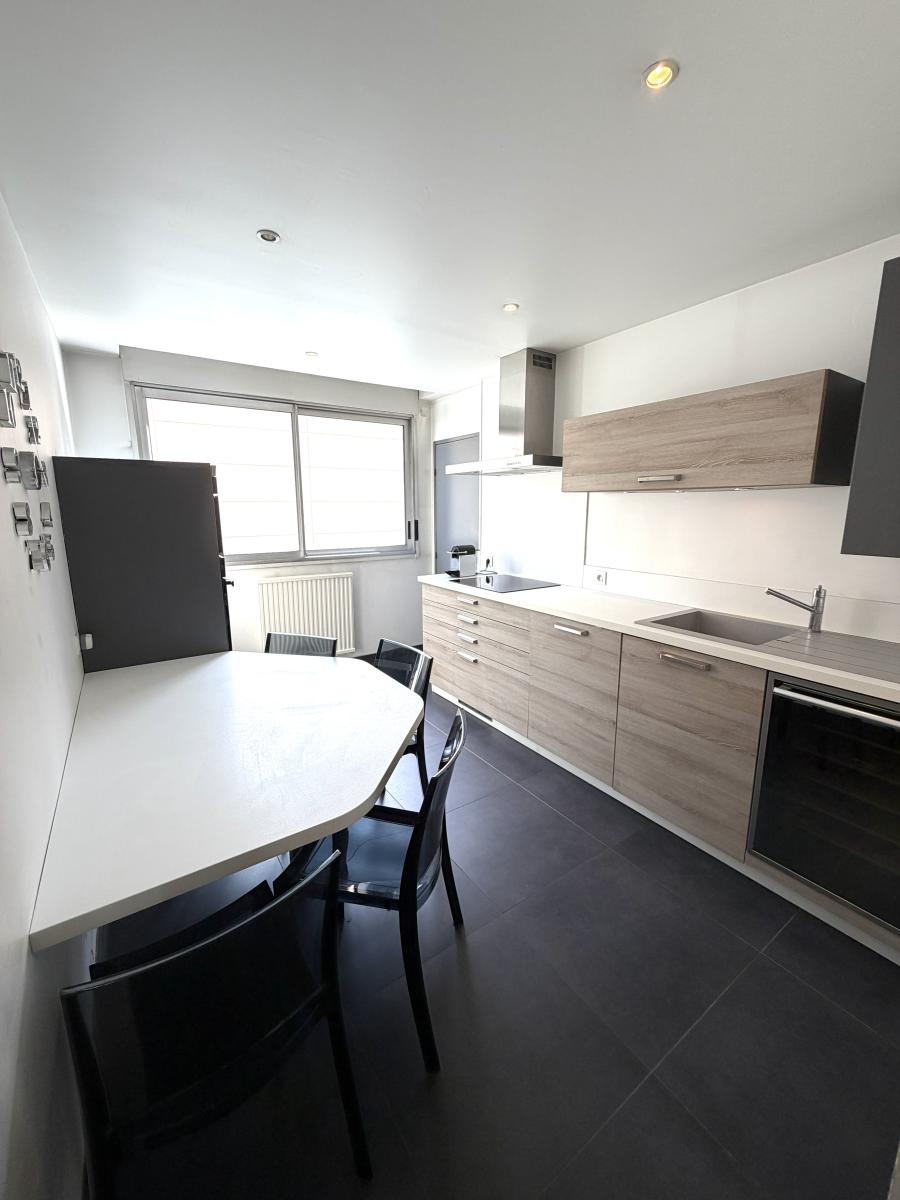 Appartement 4 pièces 105 m² · à Saint-Étienne · 104,7 m² · 159 000 €