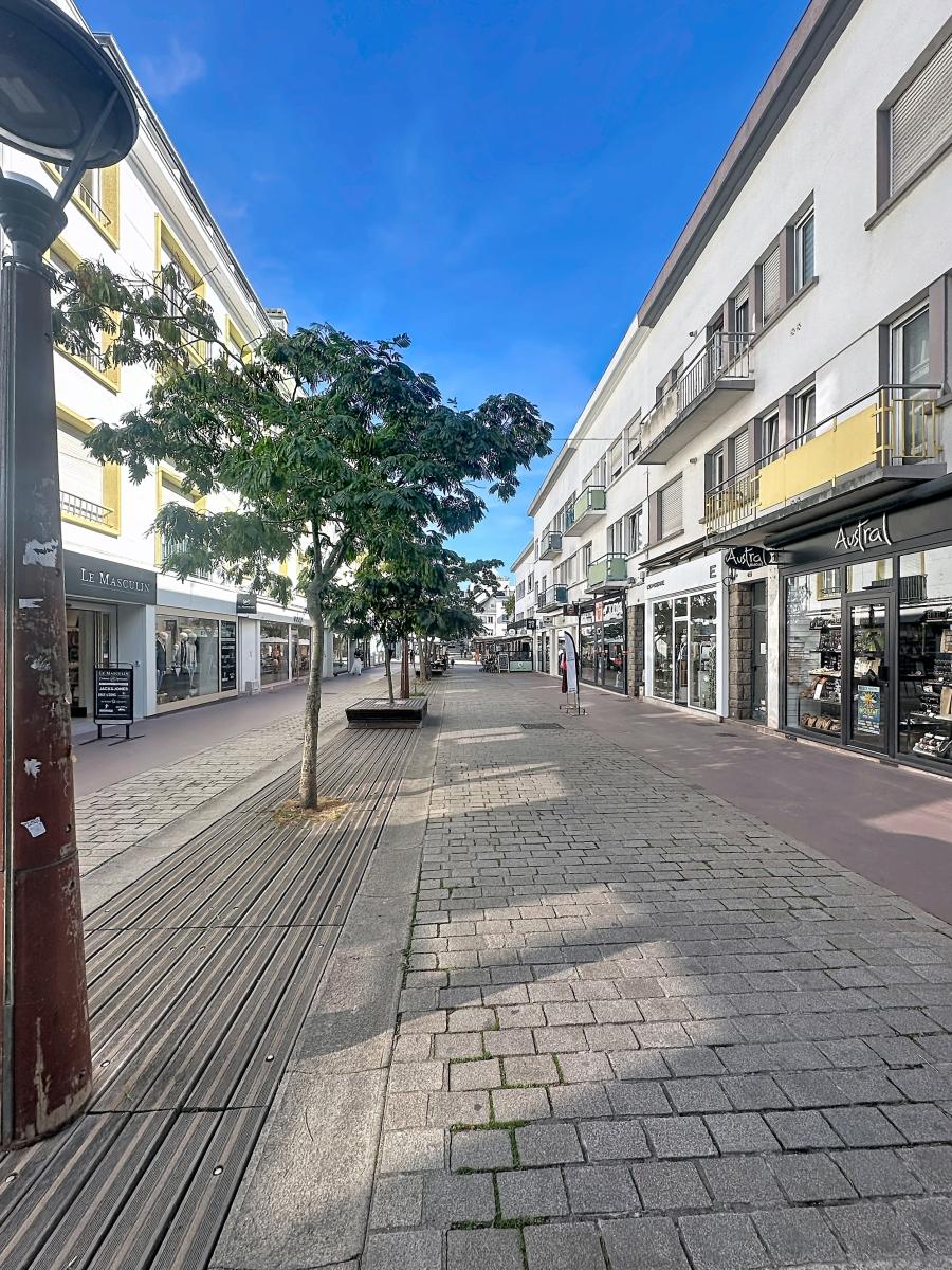 Local commercial 120 m² · à Lorient · 120 m² · 281 160 €