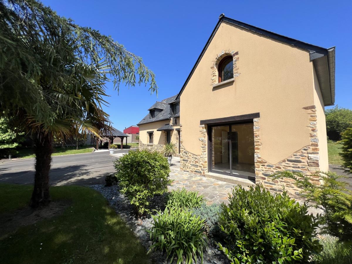 Maison 8 pièces 160 m² · à Châteaugiron · 160 m² · 405 240 €